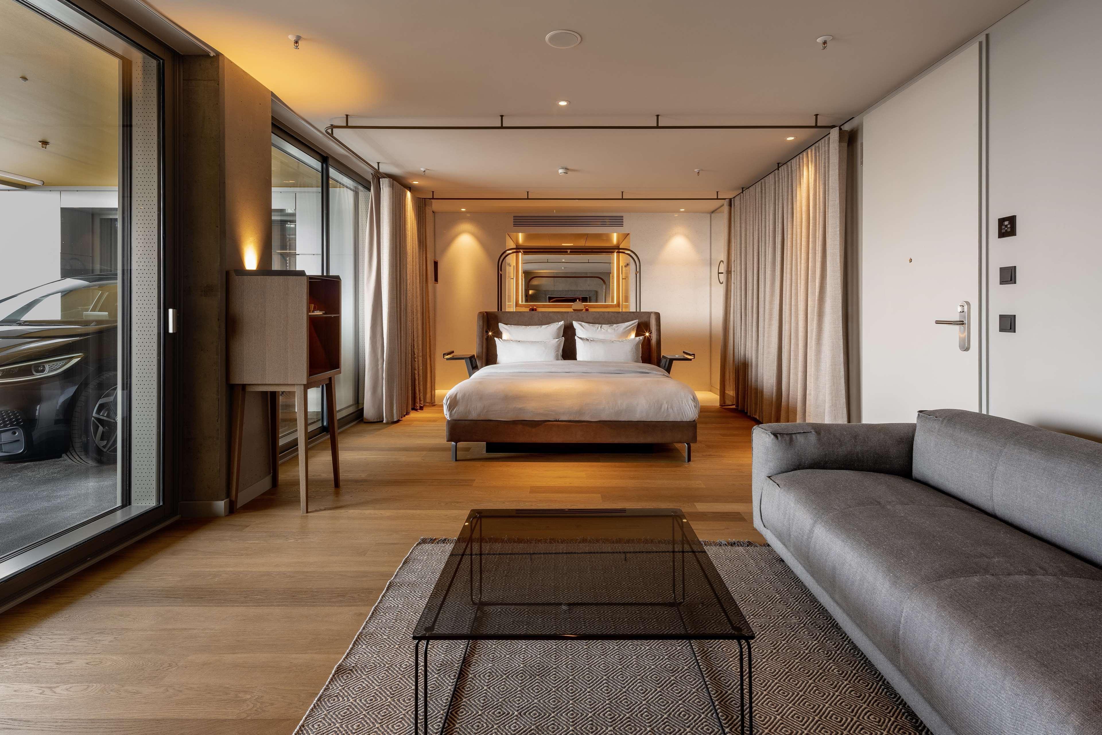 Car Loft, Deluxe, King Bed, High Floor