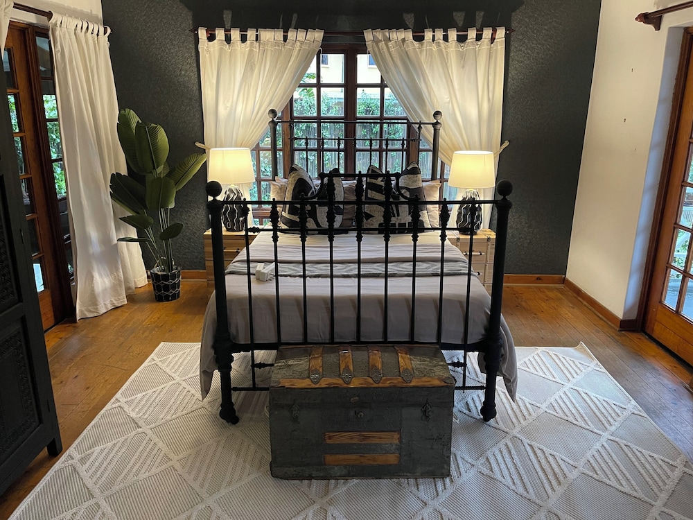 Sandton Farmhouse Executive B&B 19/38