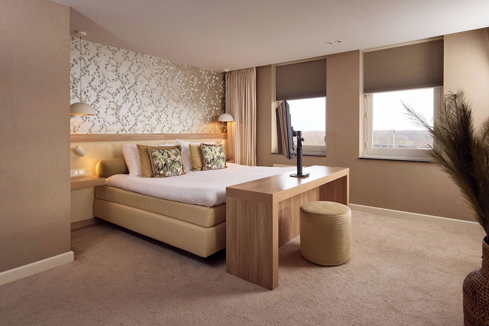 Tower, Panoramic, Suite, King Bed, Jetted Tub
