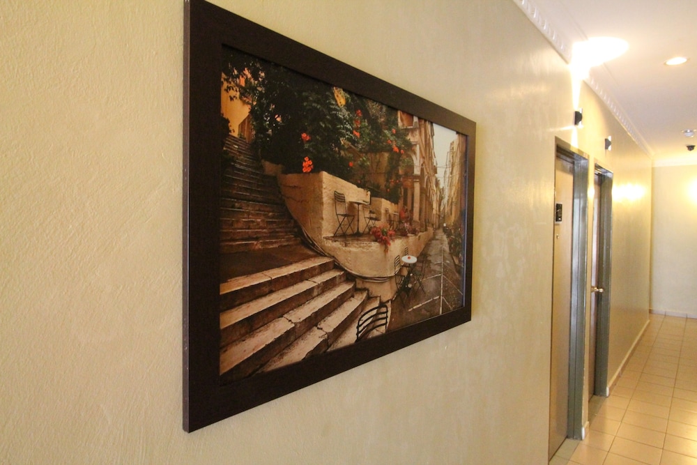 Hotel Station 18 19/32