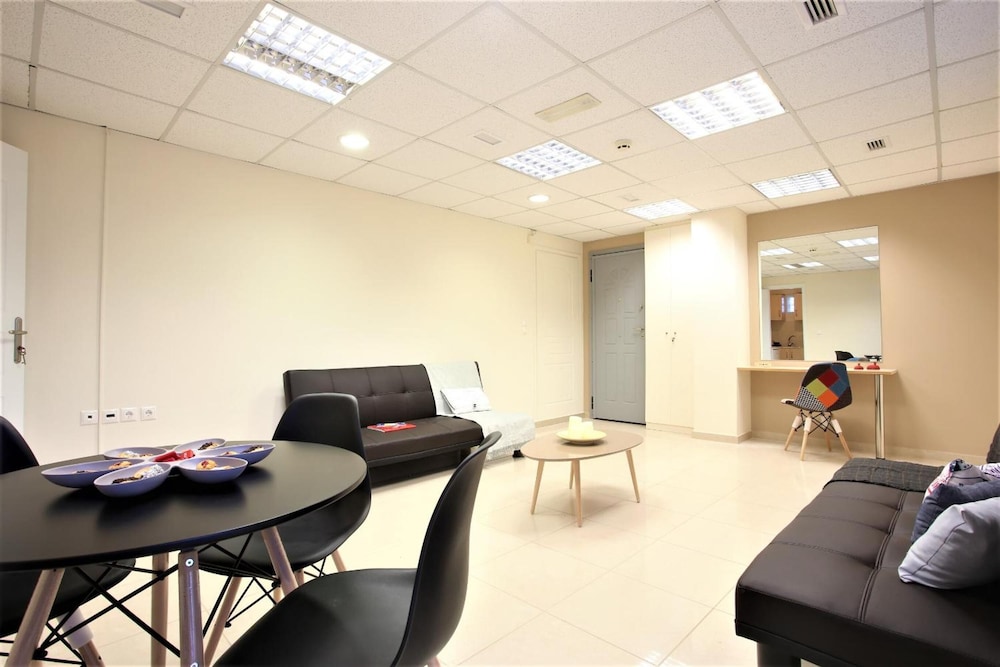 GK Airport Suites 30/49