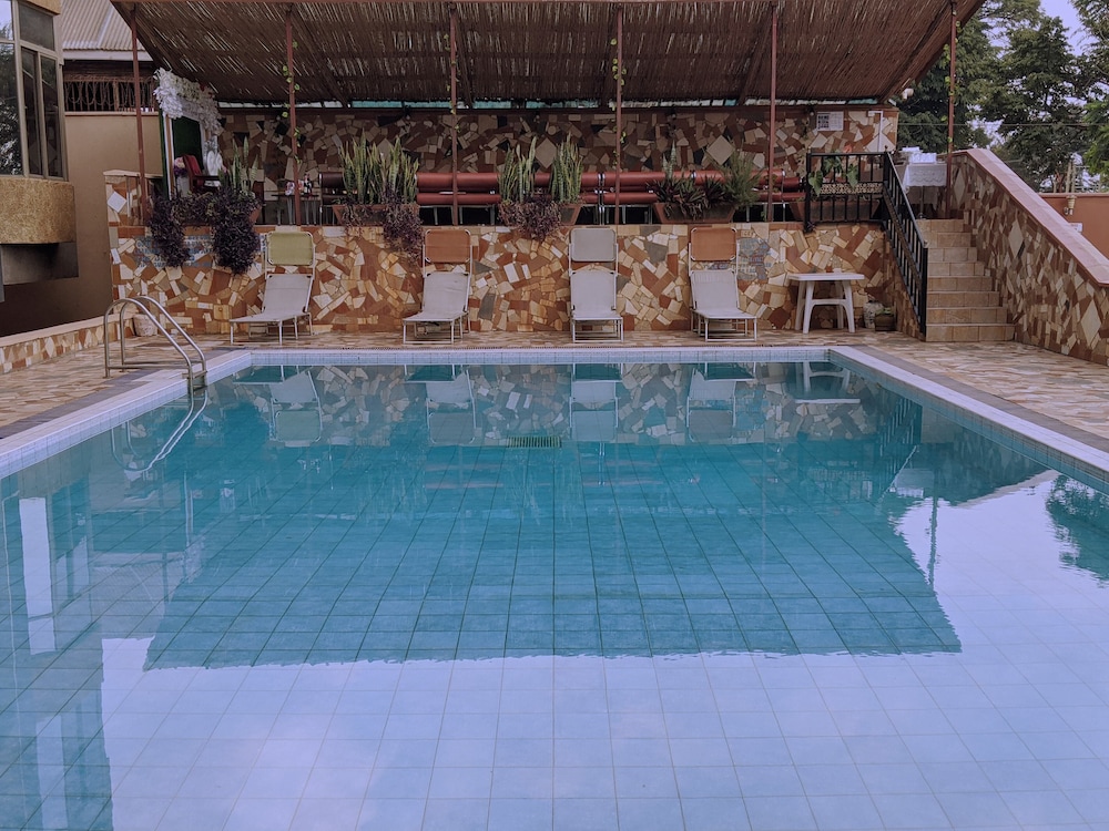 Prestige Hotel Suites 27/50