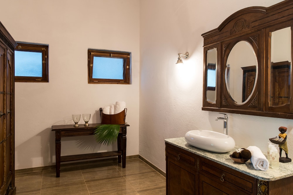 Tikitam Palms Boutique Hotel 50/50