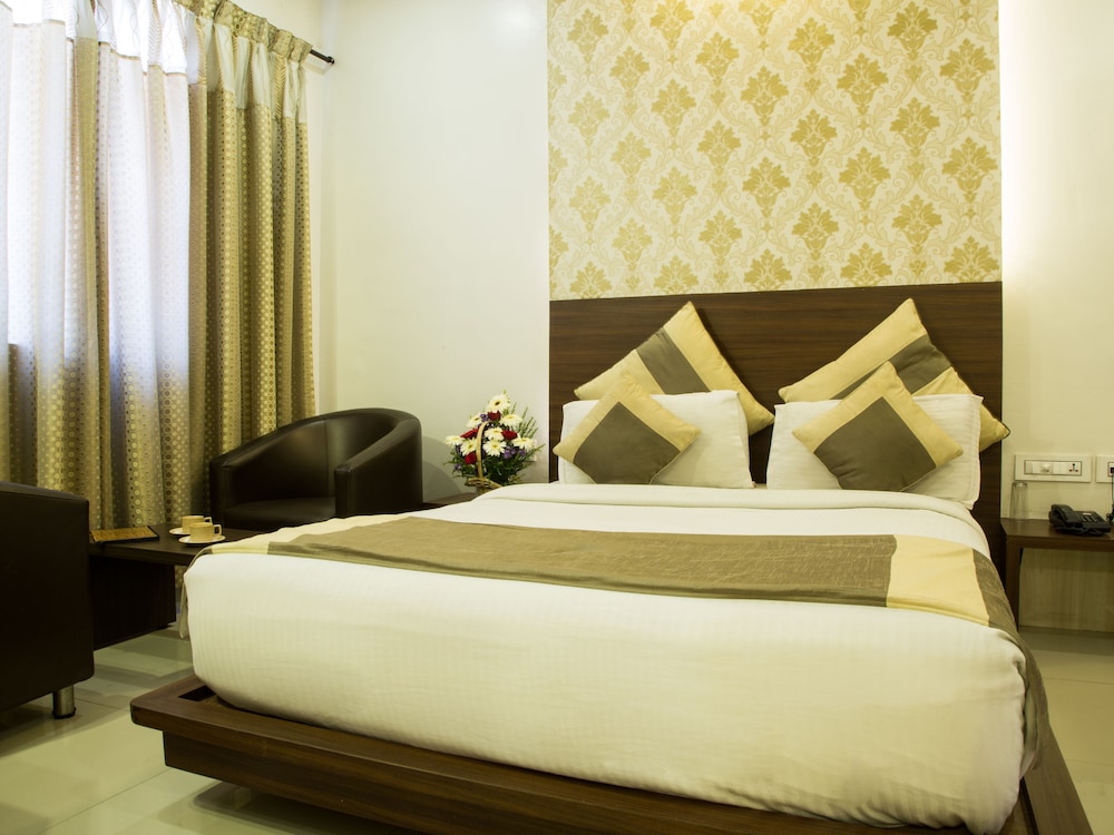 Aishwarya Suites 36/68