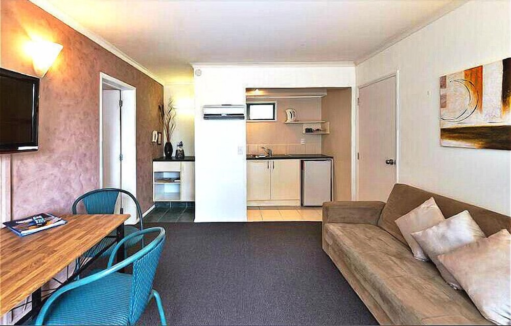 Accolade Lodge Motel 22/40