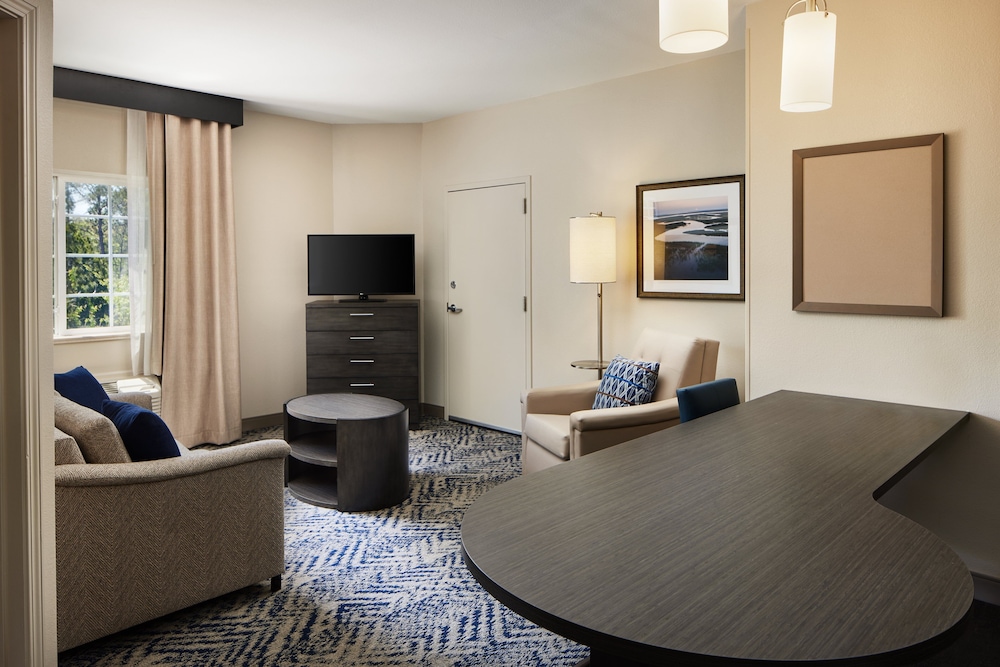 Candlewood Suites Charleston - Northwoods, an IHG Hotel 26/50