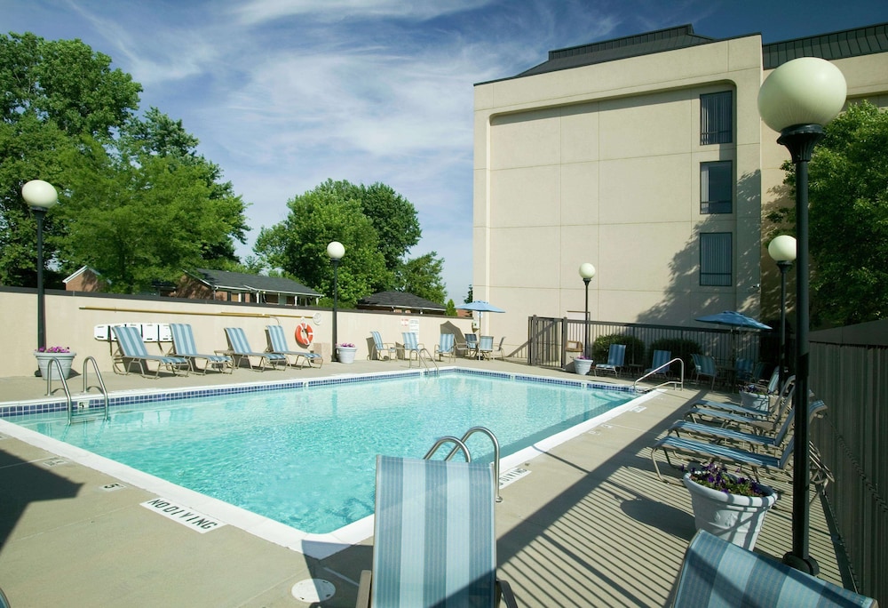 HAMPTON INN CLARKSVILLE in CLARKSVILLE - IN