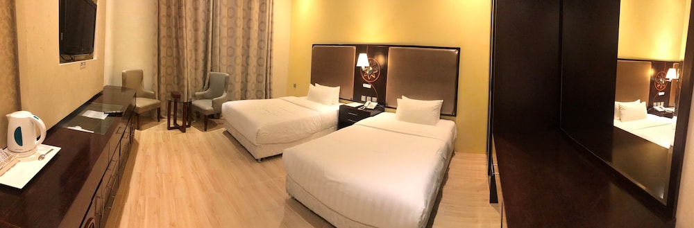Palm Inn Hotel 12/40