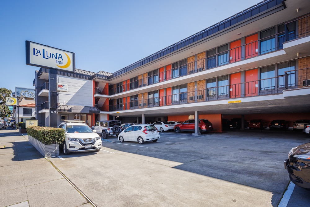 La Luna Inn 40/49