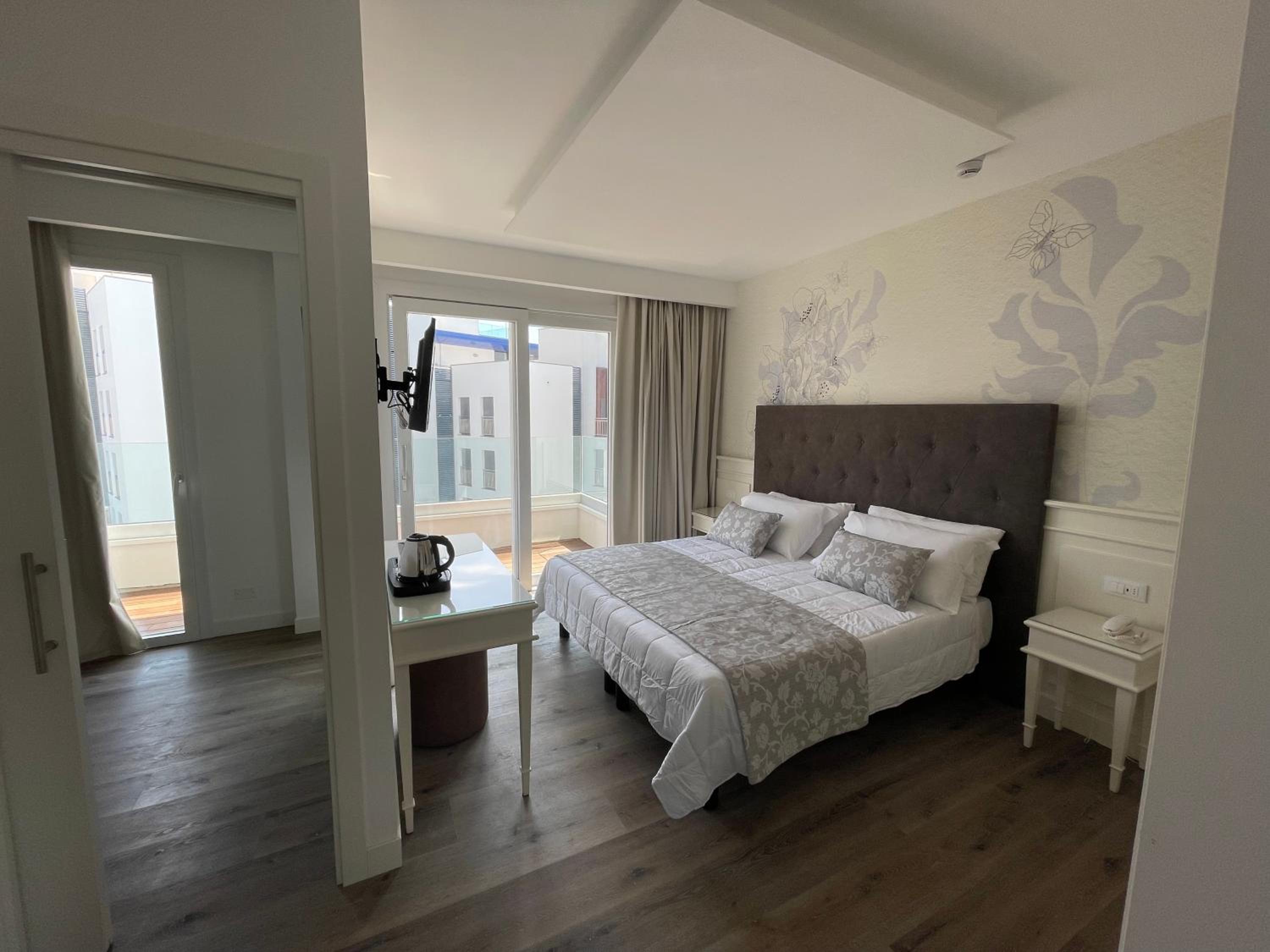 Connecting, Family Suite, Deluxe, Side Sea View, Balcony