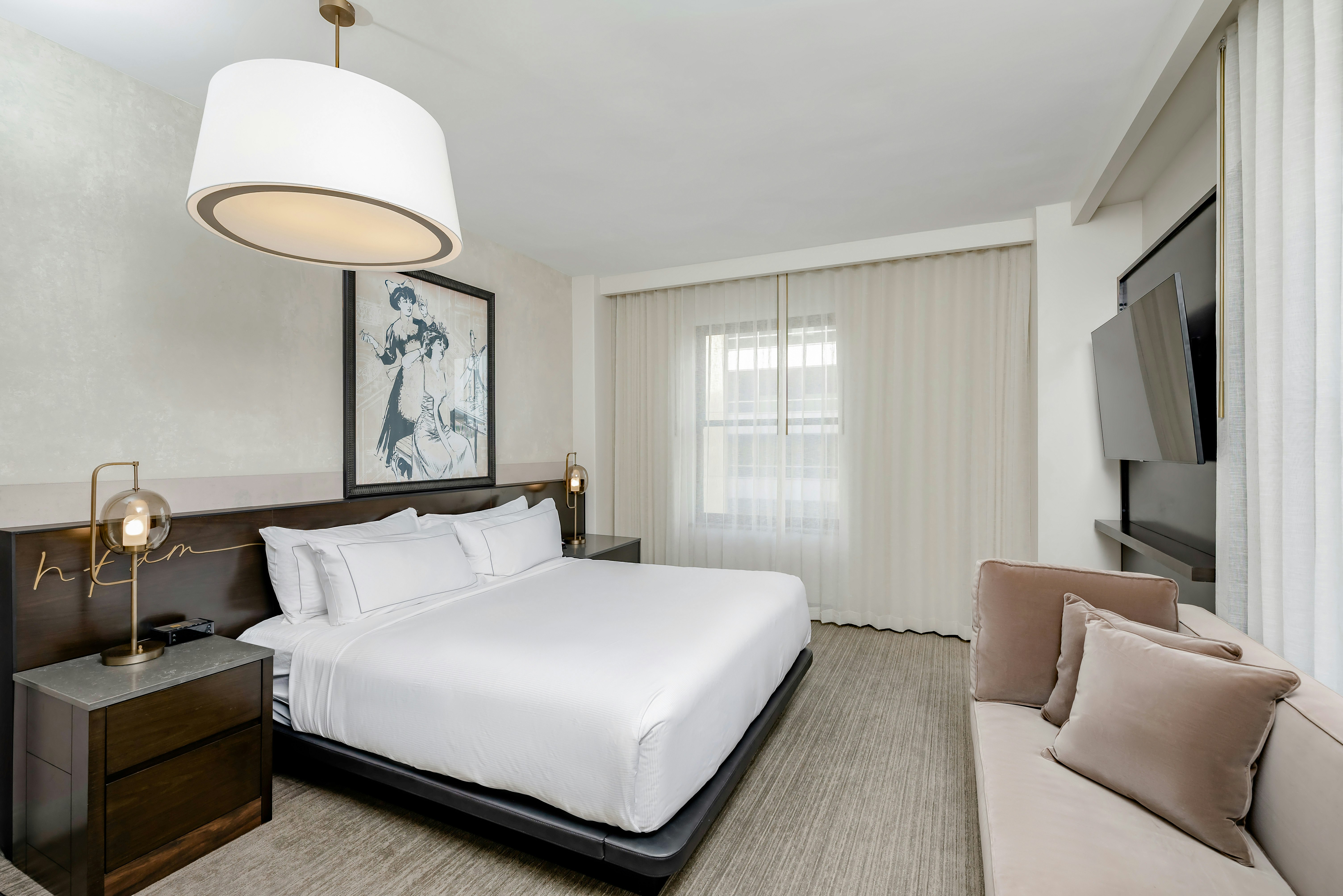 STUDIO, SUITE, KING BED