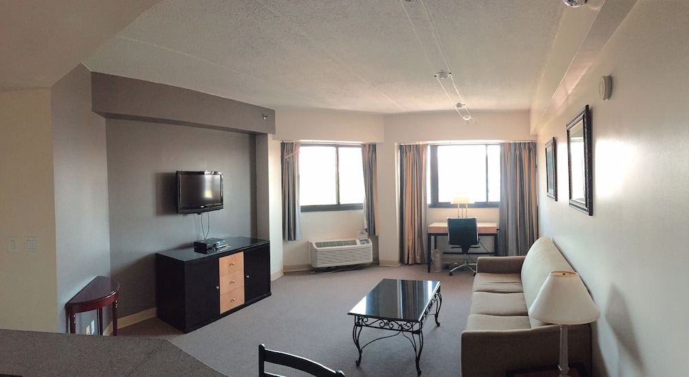 Stamford Suites Hotel 35/43