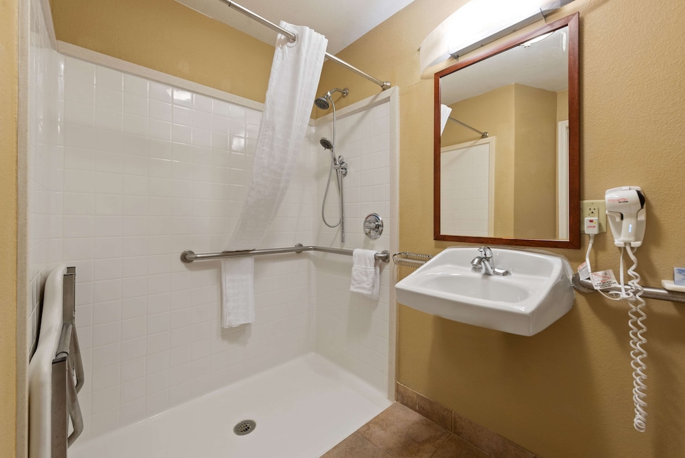 Extended Stay America Suites - San Antonio - North 14/56