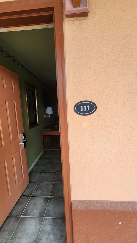 Benbrook Inn & Suites by Fort Worth I-20 5/34