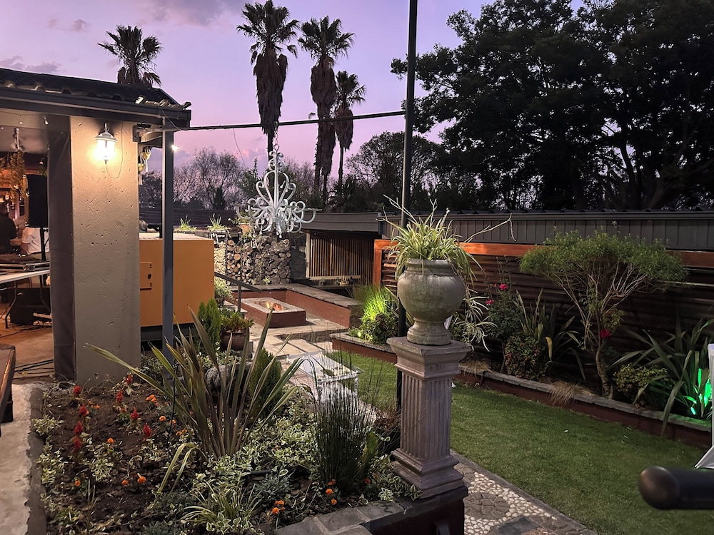 Dara Guest House 34/36