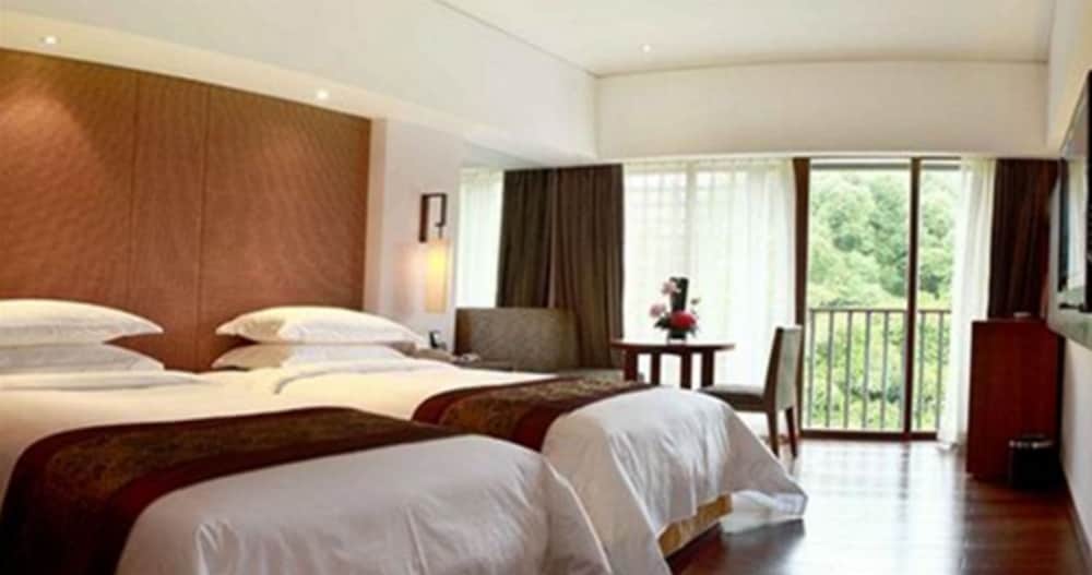 Baiyun Lakeside Hotel 11/50