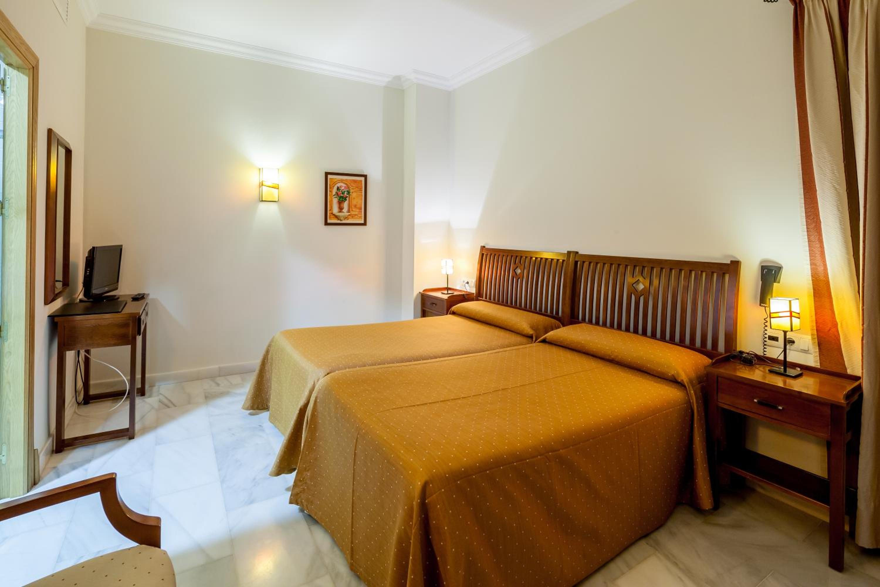 Room, Double or Twin Bed
