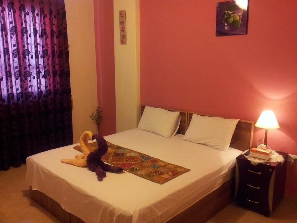 ROOM, DOUBLE BED
