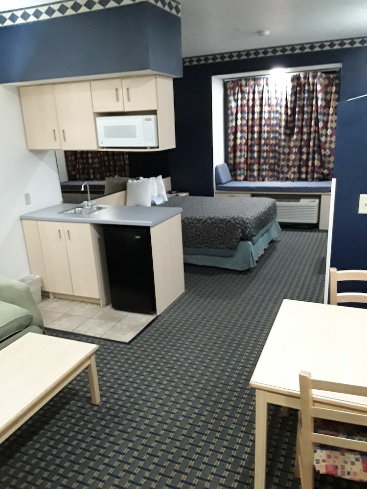 Days Inn & Suites By Wyndham Hutchinson 31/42