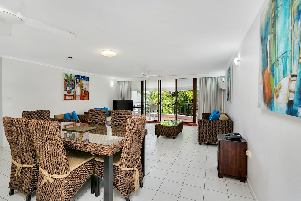 Roydon Beachfront Holiday Apartments 31/50