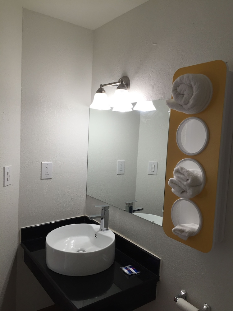 Motel6 Prairie Du Chien, WI 43/45