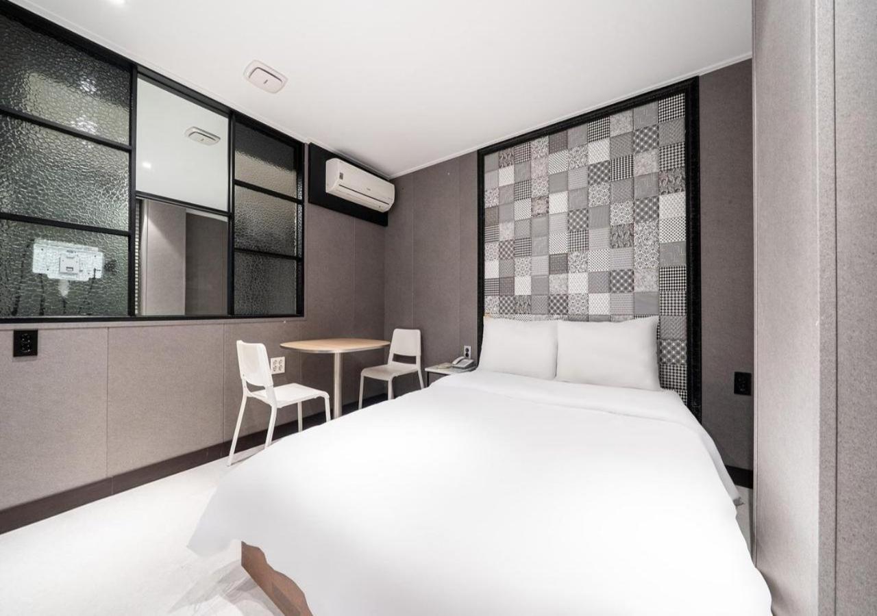 Hotel Salmon 12/50