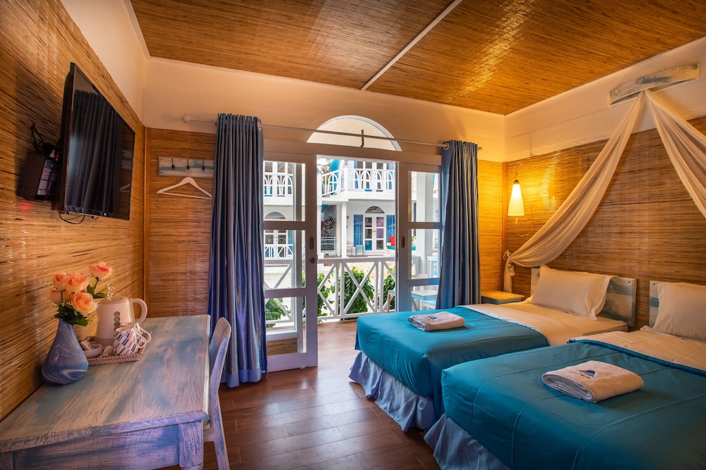 Santorini Beach Resort, Gili Islands