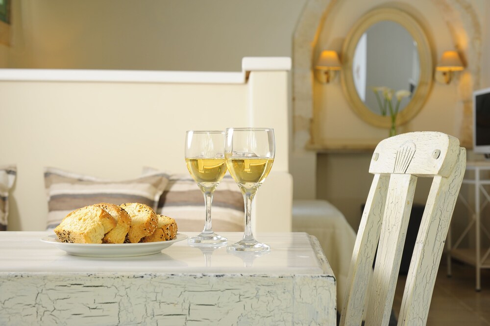 Mythos Suites Hotel 56/68