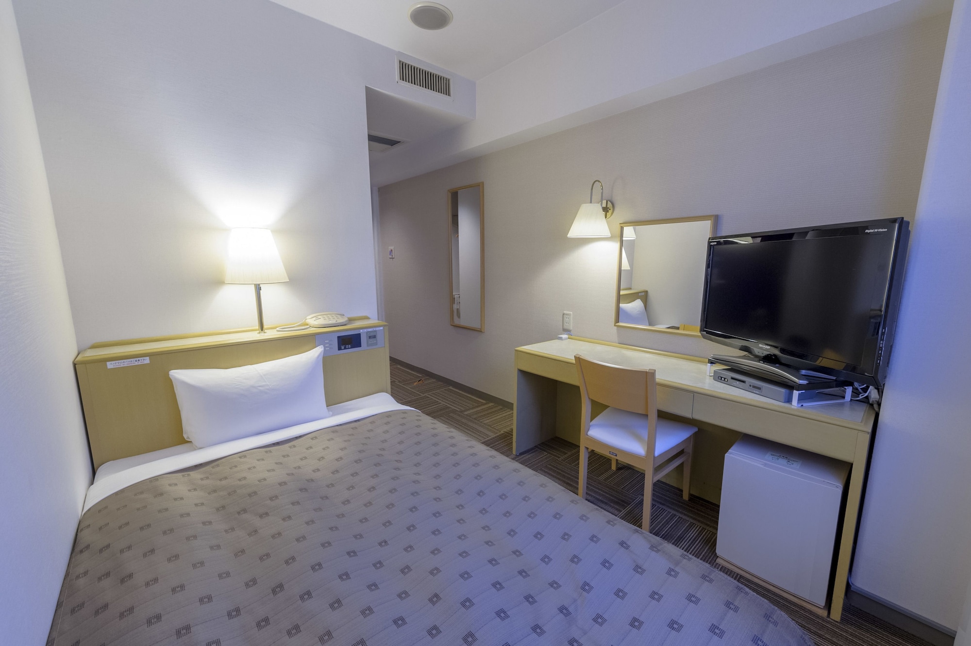 ROOM, SEMI DOUBLE BED