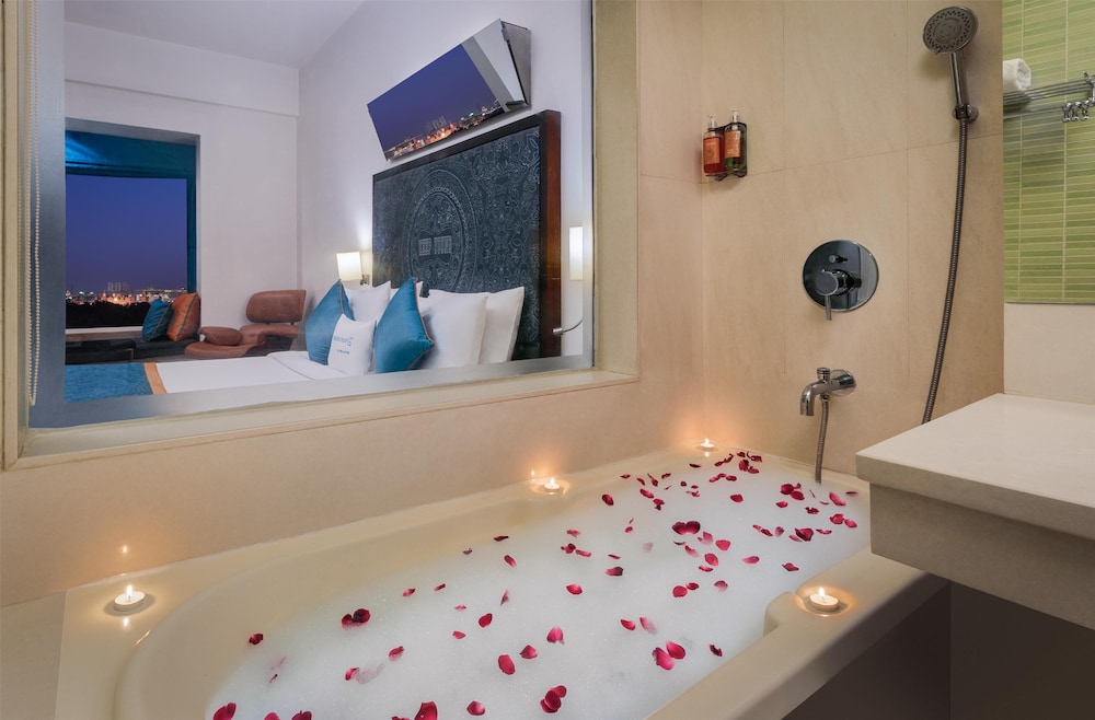 Golden Tulip Gurgaon - Sector 29 45/45