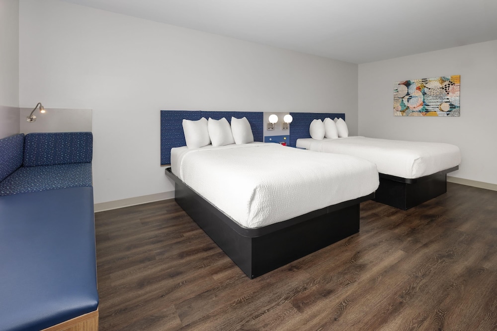 Microtel Inn and Suites by Wyndham Rehoboth Beach 28/62