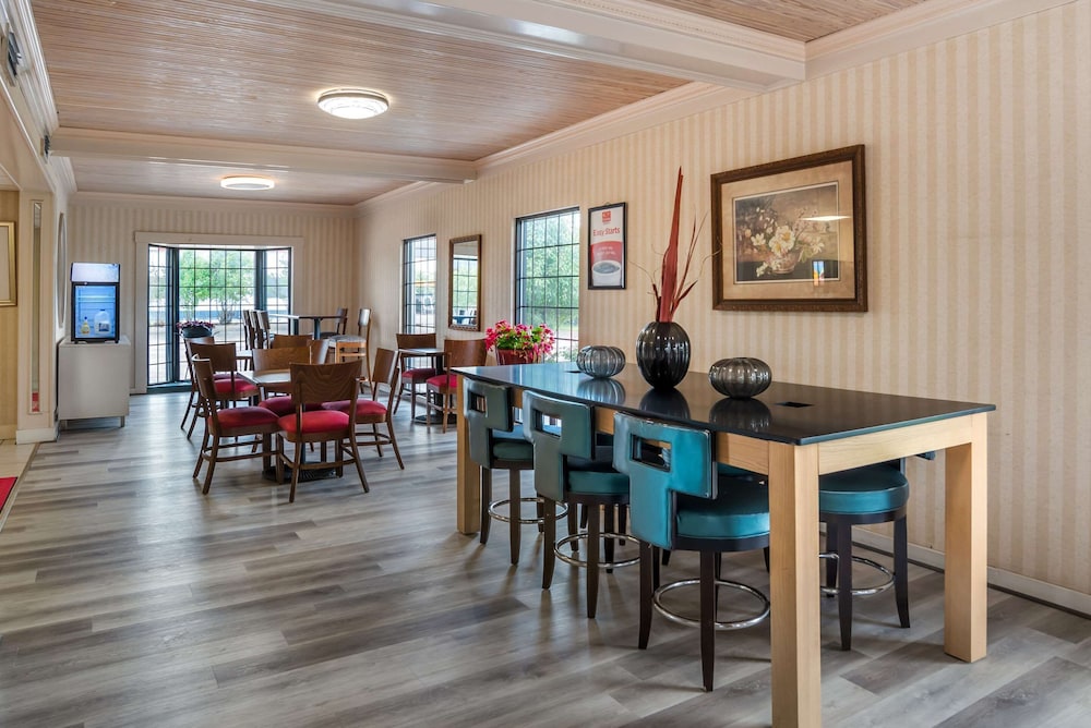 Econo Lodge Inn & Suites Philadelphia MS 71/80