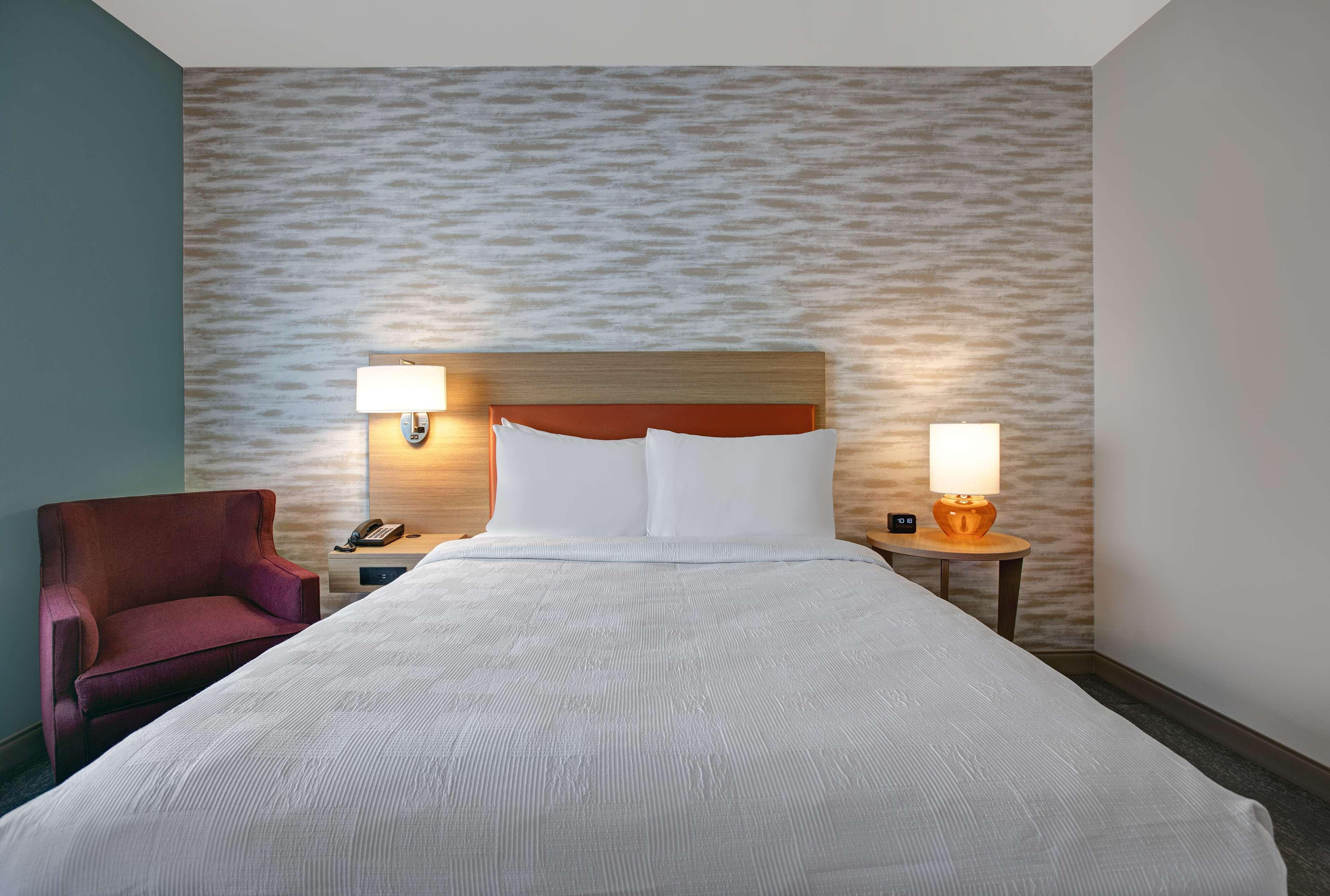 1 BEDROOM, SUITE, QUEEN BED