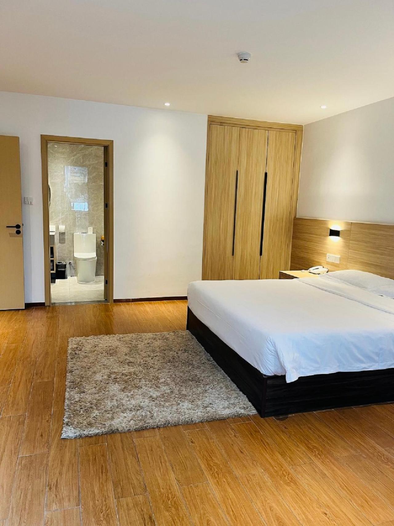 Suite, Garden View