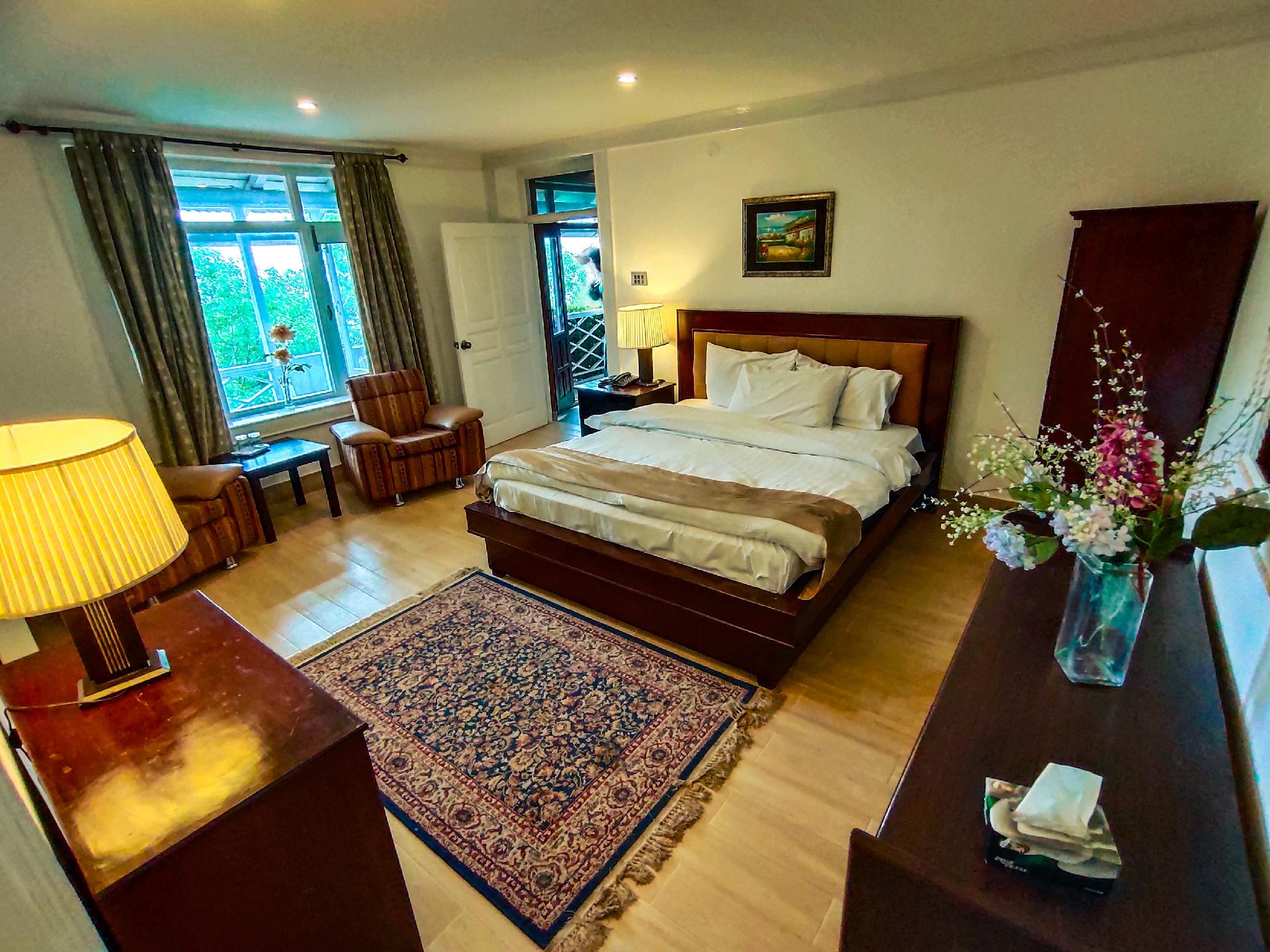 Deluxe, Queen Bed