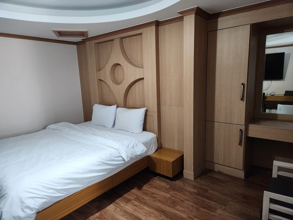 Central Plaza Hotel 26/50