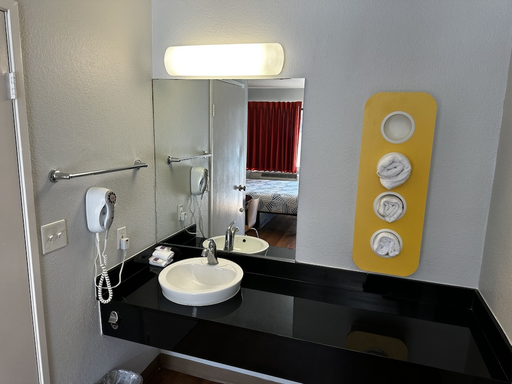 Motel6 San Diego Hotel Circle Mission Valley 43/61