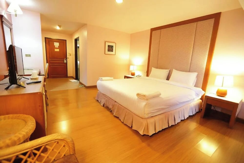 DELUXE, DOUBLE BED