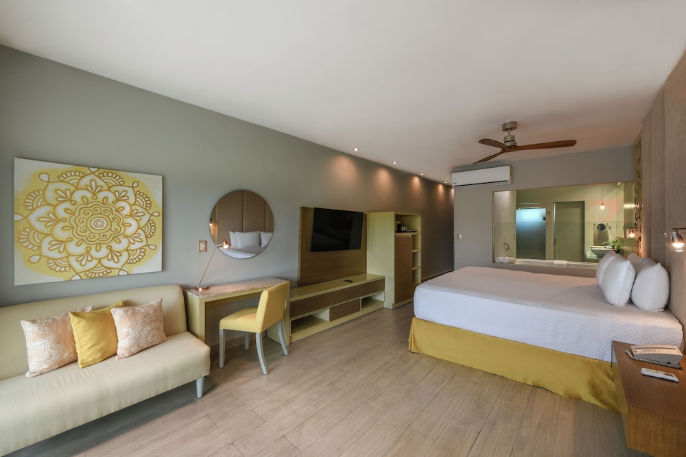 Premier Swim up Junior Suite