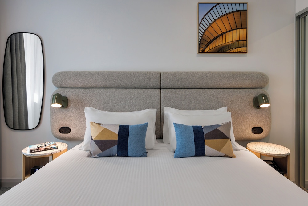 2 BEDROOMS, SUPERIOR