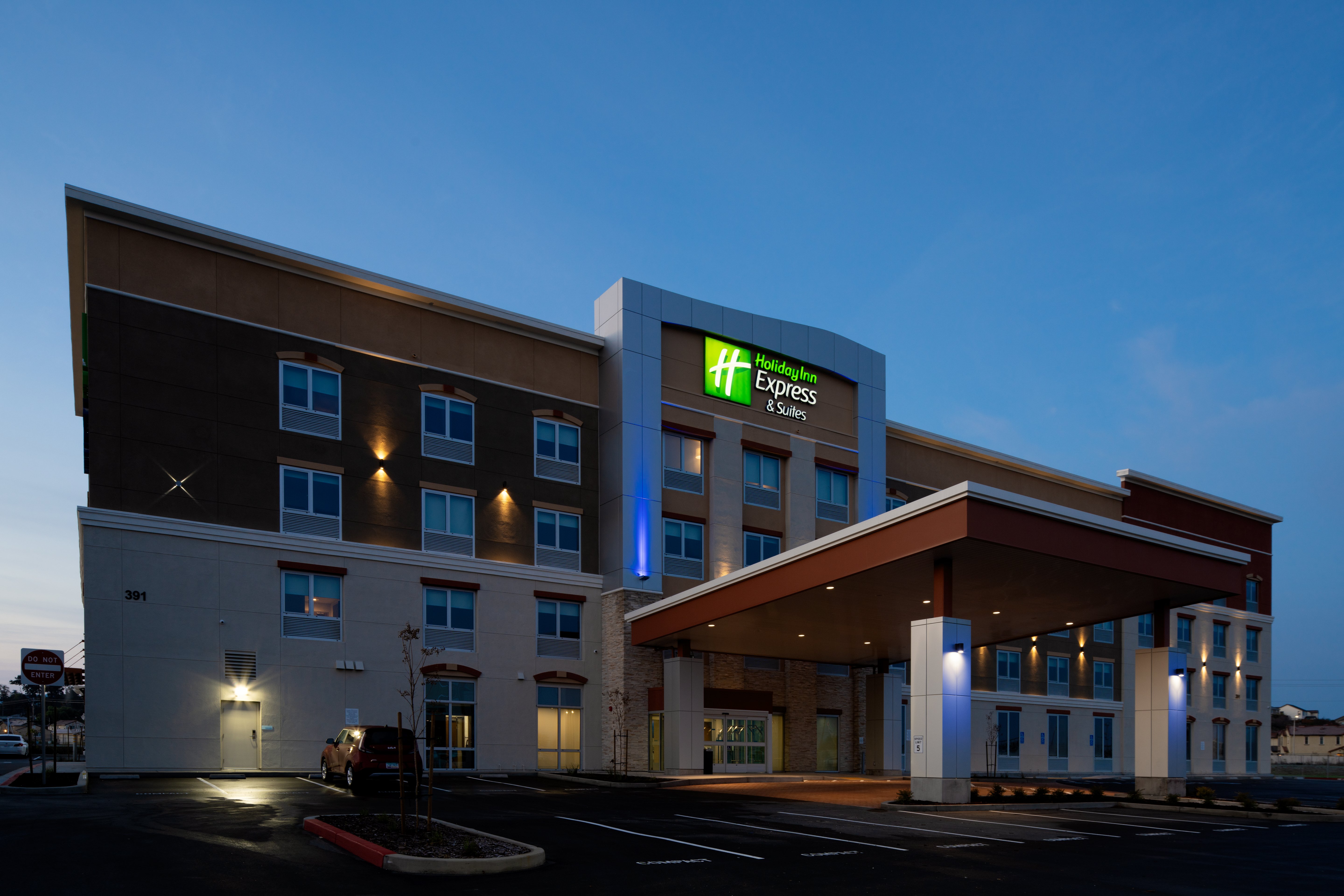 Holiday Inn Express & Suites - Hollister, an IHG Hotel 2/40