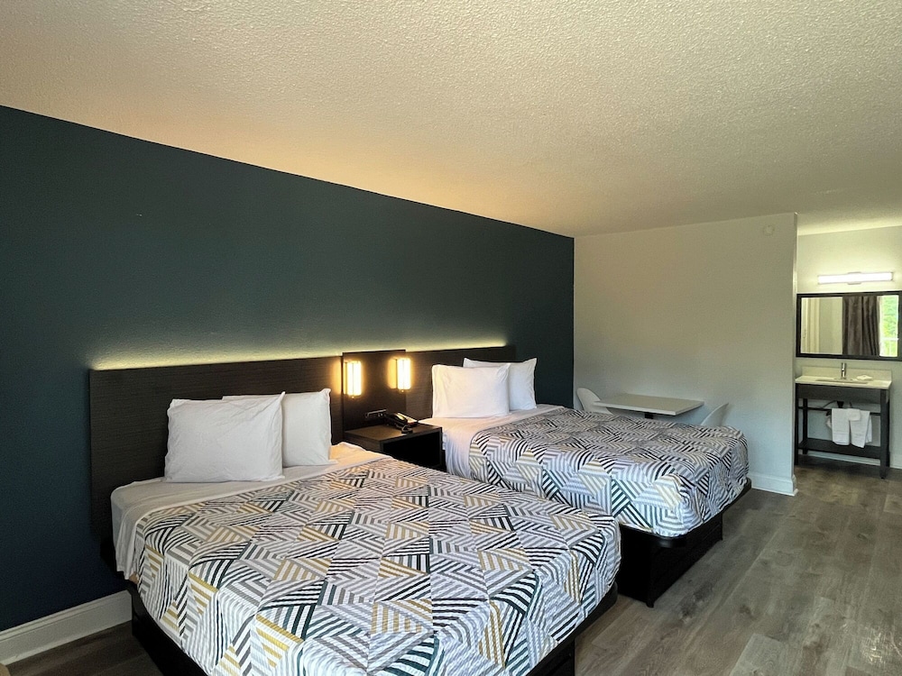 STANDARD, 2 DOUBLE BEDS, KITCHENETTE