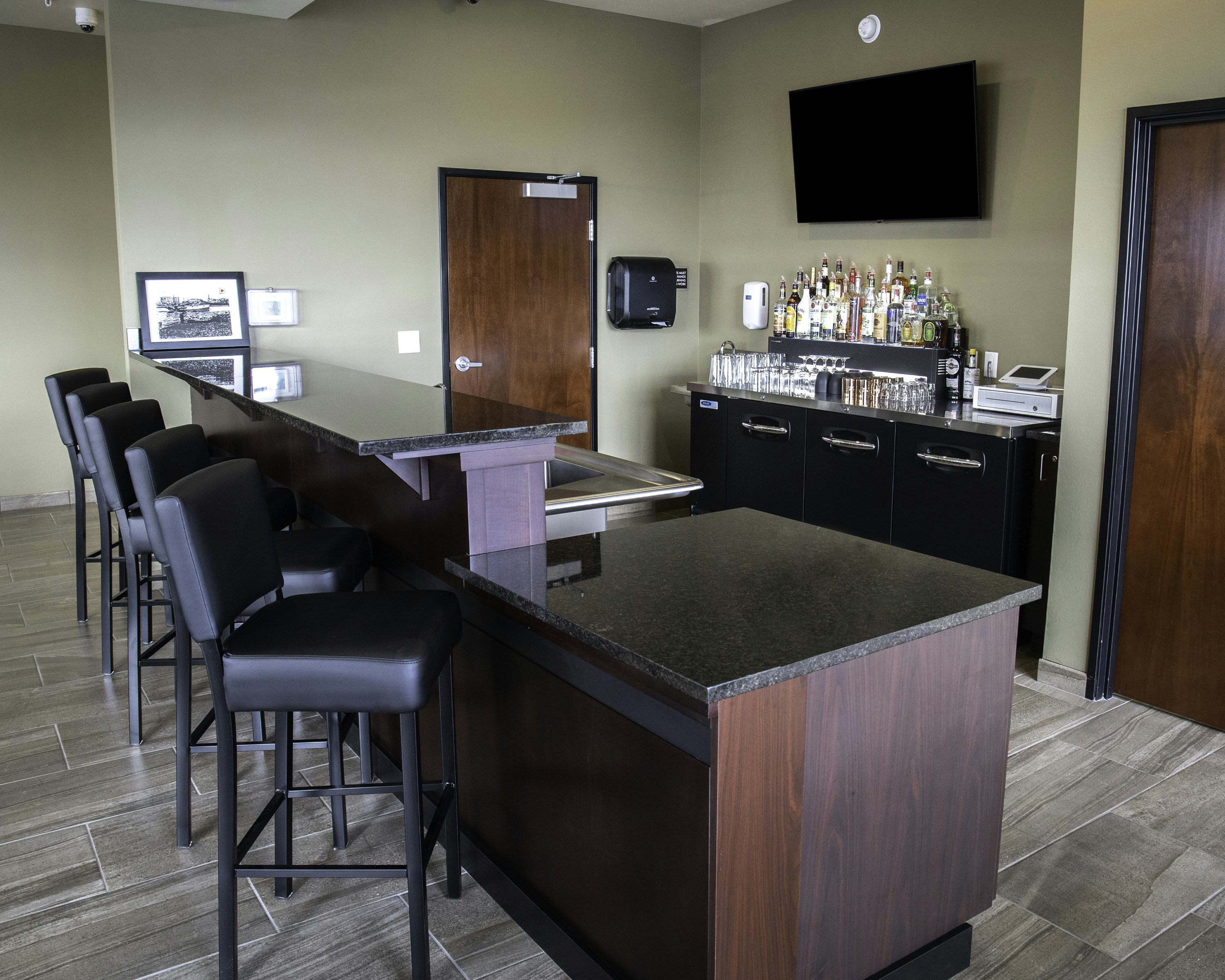 Cobblestone Hotel & Suites - Two Rivers 37/42
