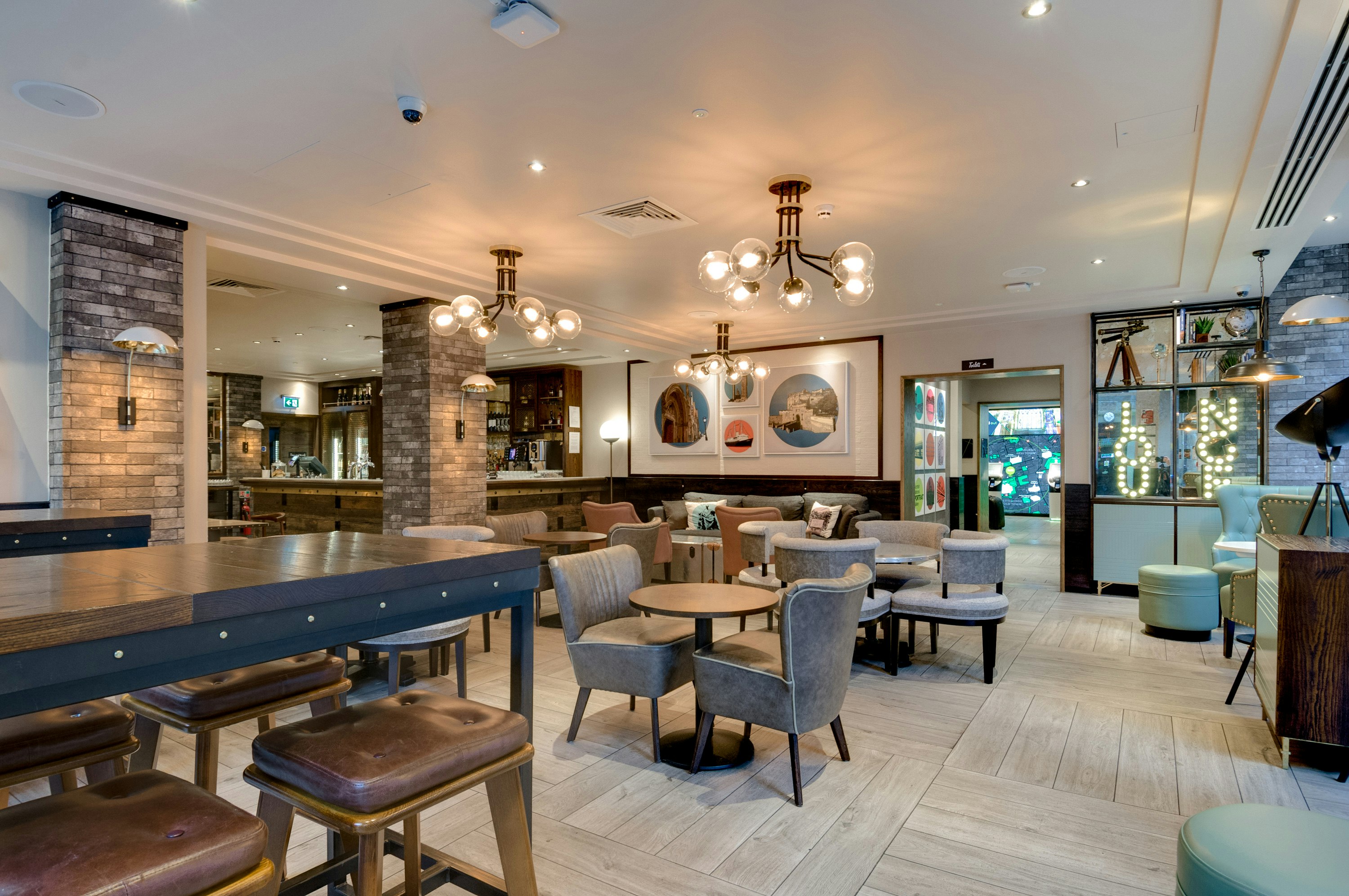 Hub by Premier Inn Edinburgh City Centre (Rose Street) 10/15