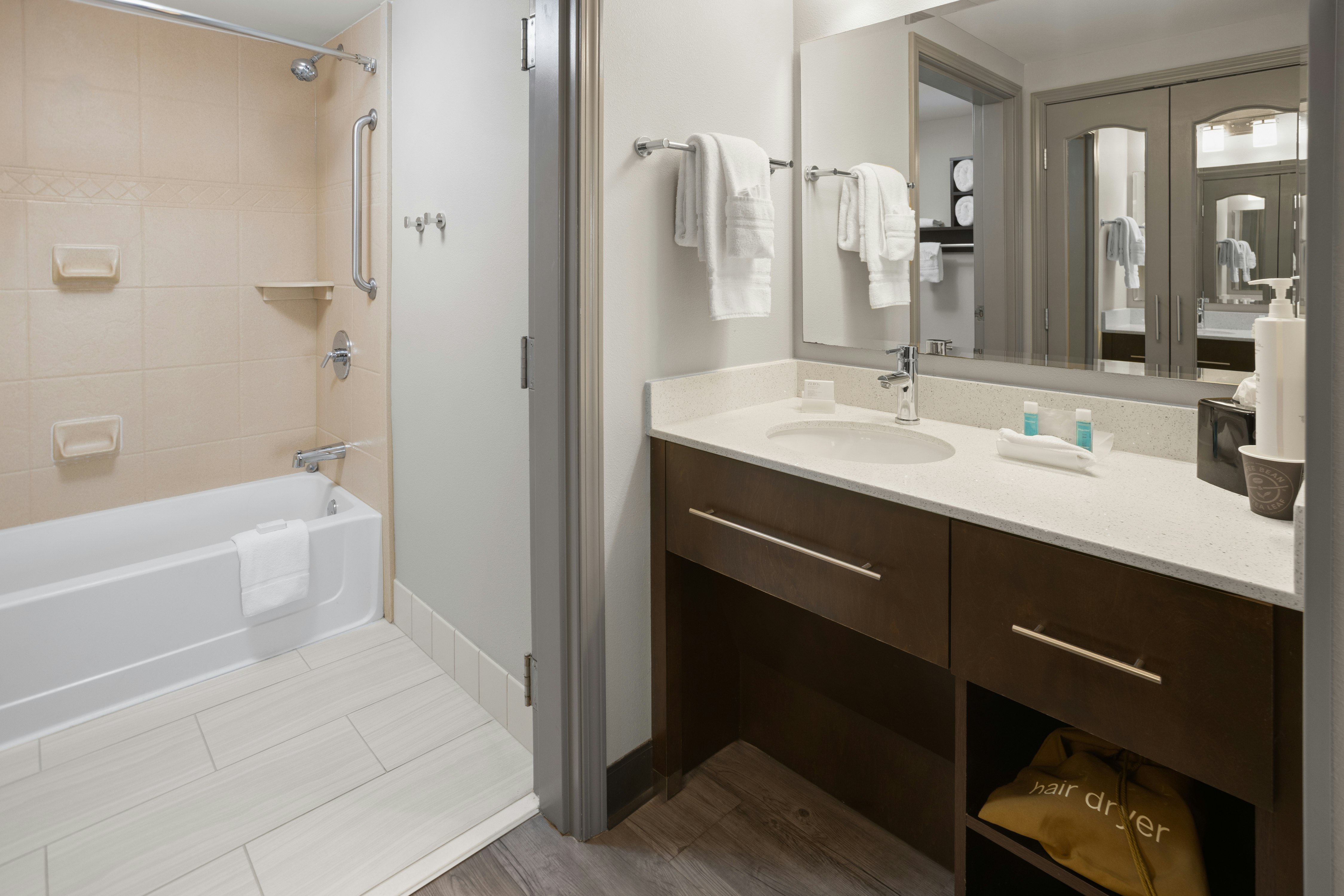 1 BEDROOM, SUITE, 2 QUEEN BEDS