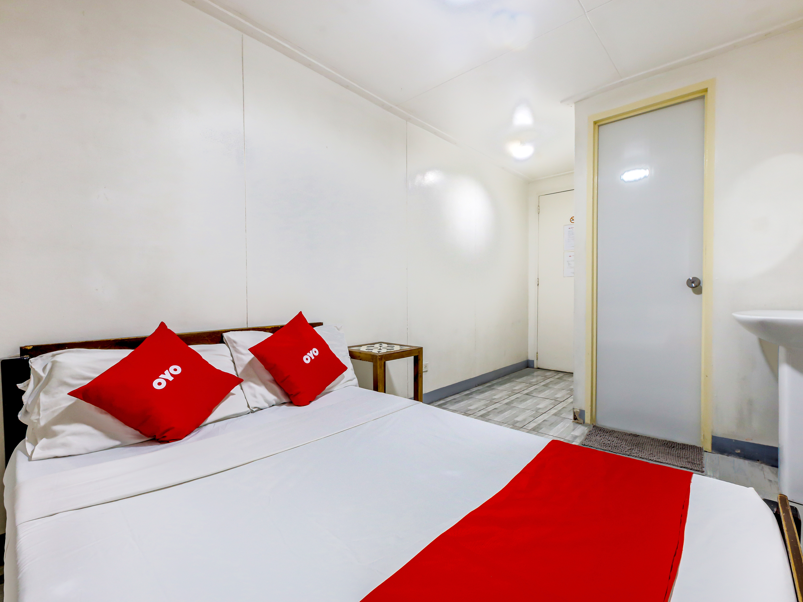 Metro Deluxe Residences 5/50