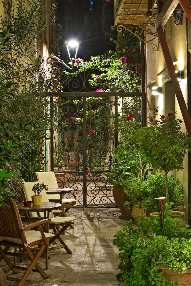 Hotel Ionas 58/61