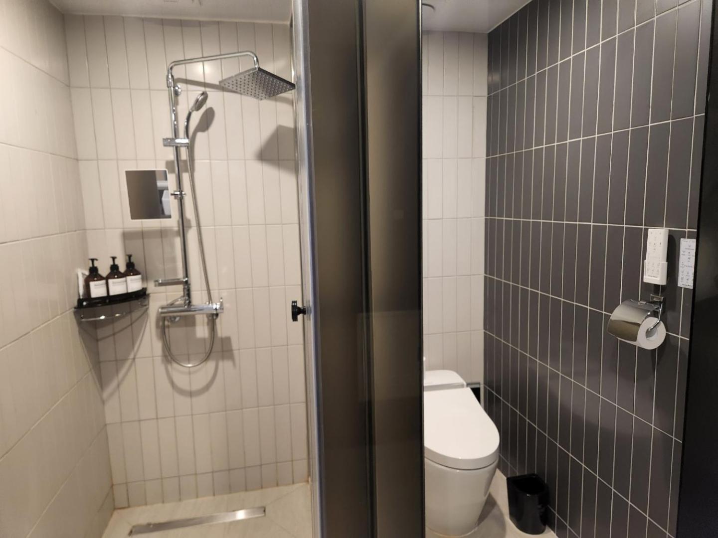 Standard, Double Bed, Pool Access، Hound Hotel Busan Station 10/10