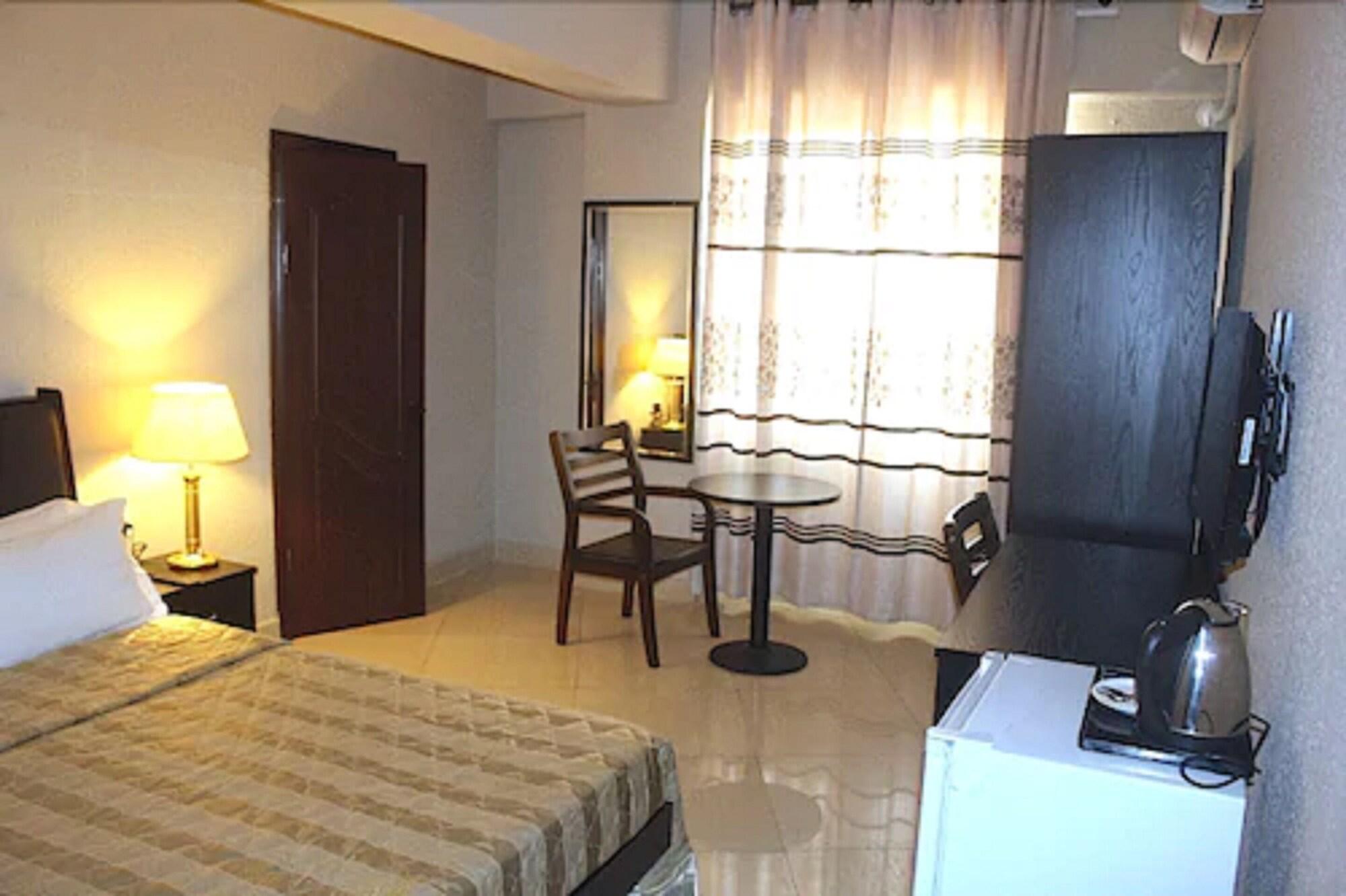 Corina Hotel 7/24