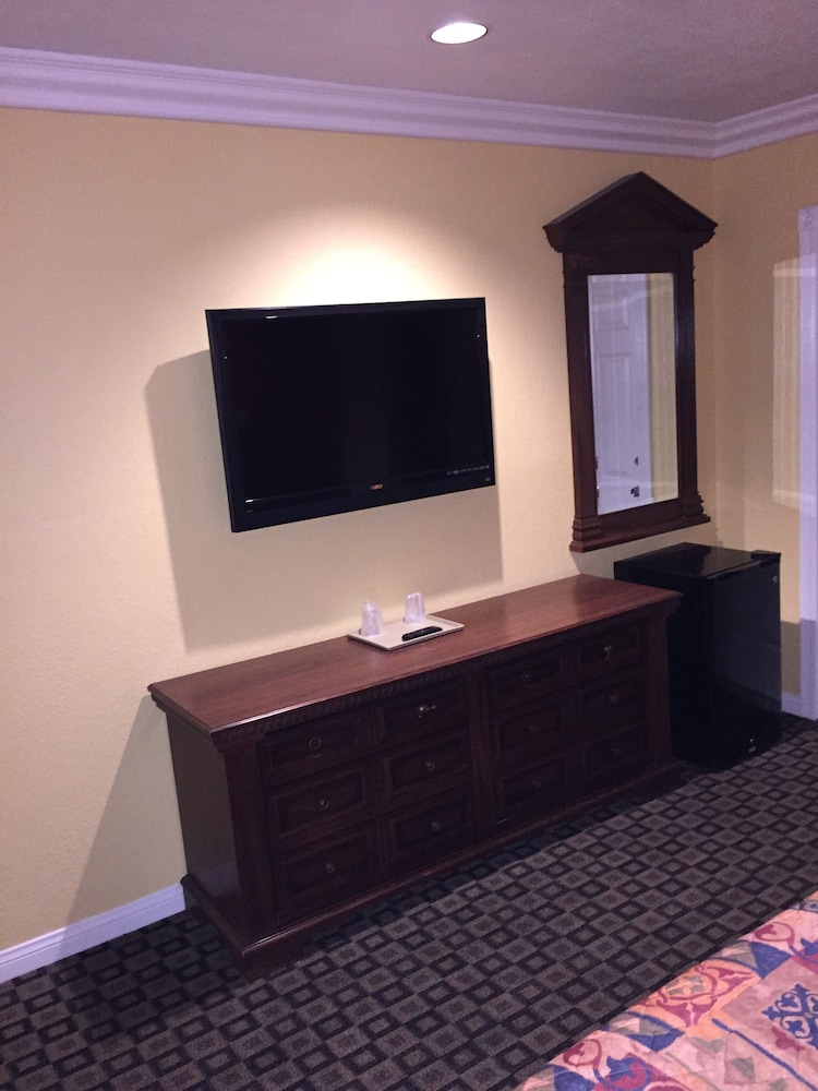 Industry Inn Amp Suites 48/60